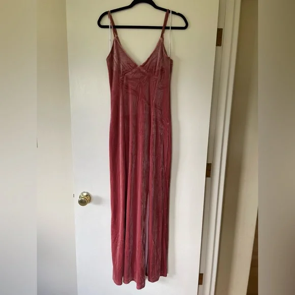 dusty pink velvet dress Dusty Pink Velvet Dress – The Broken Levee Boutique main image 1